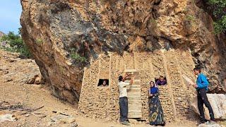 Completion and construction of the nomadic hut door by Mashk family