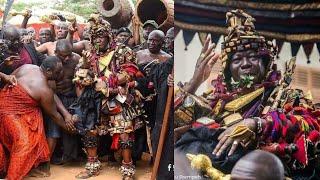 Asantehene, Otumfuo Osei Tutu the II(King of Asante kingdom), chants war song in Kumasi Ghana