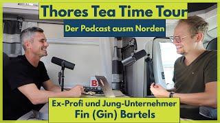 Ex-Bundesligaprofi Fin Bartels in Thores Tea Time Tour vor dem Holsteinstadion