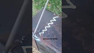 beginner's way to weld zigzag on square pipe without breaks #weldingtricks #welder