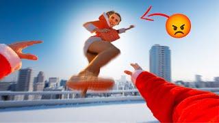 SANTA VS ANGRY MRS CLAUS (Epic Parkour Chase)