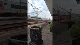 K.A. Ranggajati masuk Stasiun Kertosono dengan Semboyan 35 yang mengerikan #semboyan35 #keretaapi