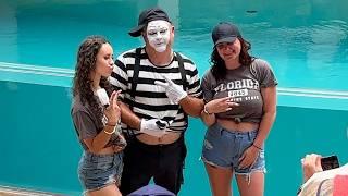 Tom the Famous SeaWorld Mime (HILARIOUS!)