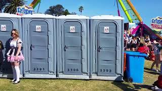 Snakeman catches deadly Tiger Snakes at Melbourne event in portaloo