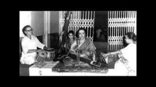 LAKSHMI SHANKER -SURDAS  BHAJAN-Ut.SHAIK  DAWOOD-TABLA