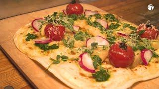 Knuspriger Flammkuchen aus der Obermühle Görlitz: Spargel, Bärlauch-Pesto & Tomaten #food #backen