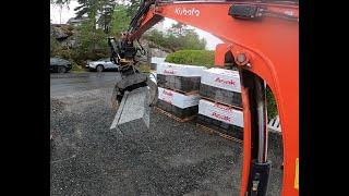 Granitt kantstein i jordfuktig betong / Granite curbstone in concrete