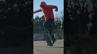 Learning Nollie Varial Kickflip (#skateboardprogression #shorts)