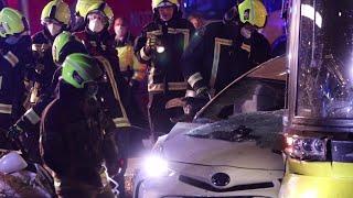 Gaffer fotografieren Leiche nach Verkehrsunfall mit einem Uber in Berlin - Polizei greift ein!