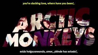 Arctic Monkeys - The bakery (inglés y español)