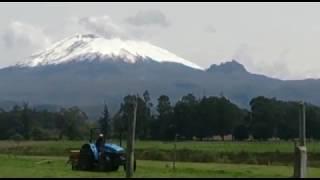 New Holland - Ecuador - Cotopaxi