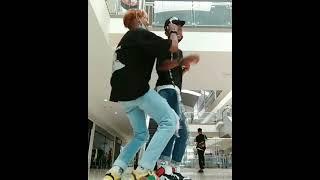 Tiktok viral!! Joget di mall 2 lelaki