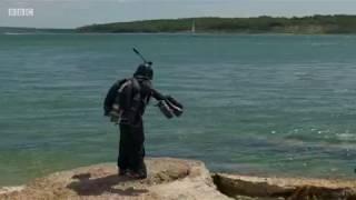 Jetpack British inventor flies letter to Isle of Wight