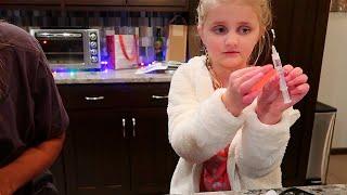 8 YEAR OLD CHANGES HER OWN OMNIPOD!| T1D | INSULIN PUMP