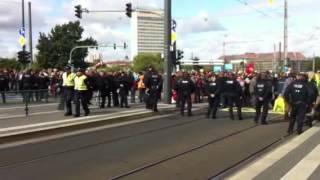 Gegendemonstranten blockieren Route des NPD-Aufmarschs