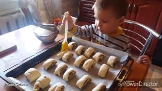 Ребенок готовит кушать| A Kid In The Kitchen |/Детские видео/Чем занять ребенка на кухне?