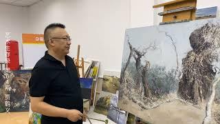 画家日夜创作，用胡杨林的坚强为中国加油Painter using the strength of the Populus euphratica forest to cheer for China...