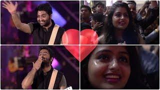 Arijit Singh adorable gesture for this Cute Crying Fan ️