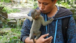 Very tanksful Mr Khna makes Rainbow happily he feeds milk to her then baby kissed him so sweet