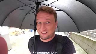 unterwegs mit Regenschirm | Vlog Total