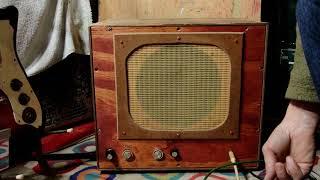 SoaringTortoise Electronics Philco-fonic Phive Rustic Woody tube guitar amp.