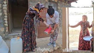 Razieh and the transformation of the house: repairing the walls of Asghar nomadic house