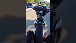 Surron Ultra Bee Wheelie though Stop sign no cop no stop no police officer