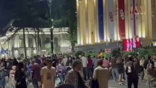 რუსთაველის გამზირი საღამოს. 26 მაისი, საქართველოს დამოუკიდებლობის დღე /JAMnews ქართულად