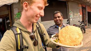 Trying Indian breakfast for the first time!! $1.10 Paneer Chole Bhature in North Delhi 