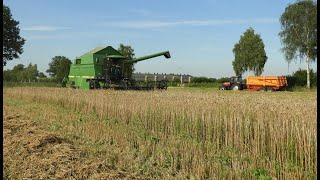 Graan dorsen met John Deere 2046 in lemelerveld