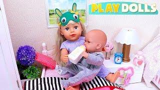 Mommy and Baby Dolls Feeding and Dress up for Morning Routine! PLAY DOLLS