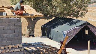 The big roofing project in nomadic life: school season and Khadija's distance from her family