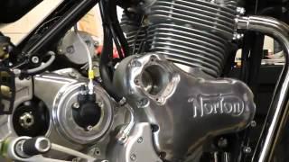 Norton Commando 961 oil change process