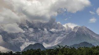 Erupciona el volcán Merapi, el más activo y peligroso de Indonesia, situado en la isla de Java