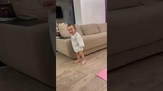 ПЕРВЫЕ ШАГИ в 9 месяцев #дети #семья #мама #влог #первыешаги