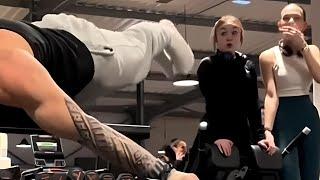 These Two Random Girls At The Gym Actually Understood How Hard Calisthenics is