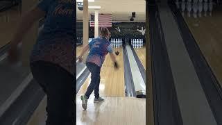 #bowlifi #subscribe ##bowlingleague #twohandedbowling #strike #bowlingisfun #bowlingstyle