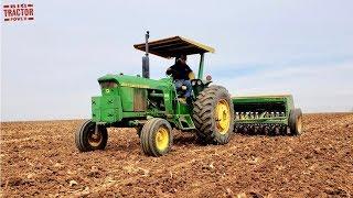 JOHN DEERE 4020 Tractor Seeding Oats