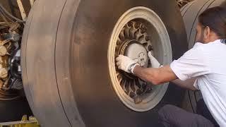 PIA Pakistan International Airline Boeing 777-300(ER) Main Landing Gear Wheel Remove. #pia #boeing