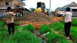 Peoples Applaud Road Construction In The Field Using KOMATSU Dozer D51px Spreading & Truck Dumping