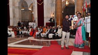 President Droupadi Murmu presents Padma Shri to Shri Anand Kumar for Literature & Education