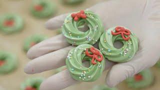 Easy & Charming Christmas Wreath Meringues