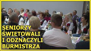 CHOCIANÓW  Seniorzy świętowali i odznaczyli burmistrza