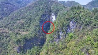 贵州深山峡谷发现神秘建筑，一栋楼房竟隐秘的镶嵌在崖缝之中，这是做什么的？︱A mysterious building built in a cave was discovered in Guizhou