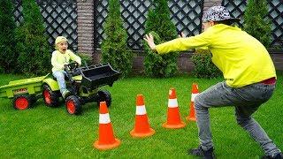 Тиша и Даня ПОСПОРИЛИ. Даня СПАСАЕТ Тишу. Funny BaBY on a large tractor helps his mother.