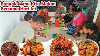 Hari Ini Ramai Sekali Yang Makan di rumah kita..Lauk Pun beraneka Macam ada