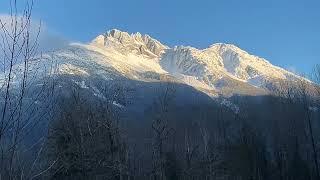 Nusatsum mountain can be seen towering from most spots in the middle valley and in the winter it’s