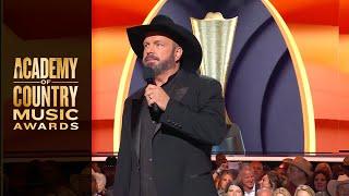 Garth Brooks Presents Male Artist Of The Year | ACM Awards 2023