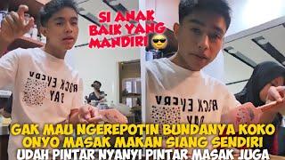 GAK MAU NGEREPOTIN BUNDANYA KOKO ONYO MASAK MAKAN SIANG SENDIRI UDAH PINTAR NYANYI PINTAR MASAK JUGA