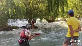 Video: así fue el desesperante rescate de una turista a la que se la llevó un río mendocino